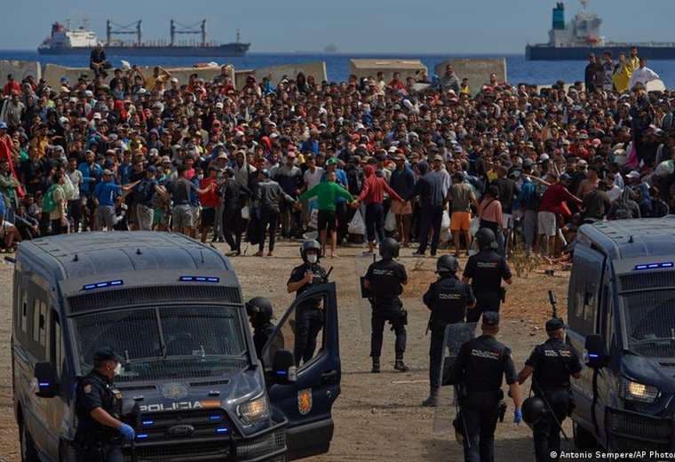España reformará leyes de asilo y extranjería tras crisis migratoria de Ceuta