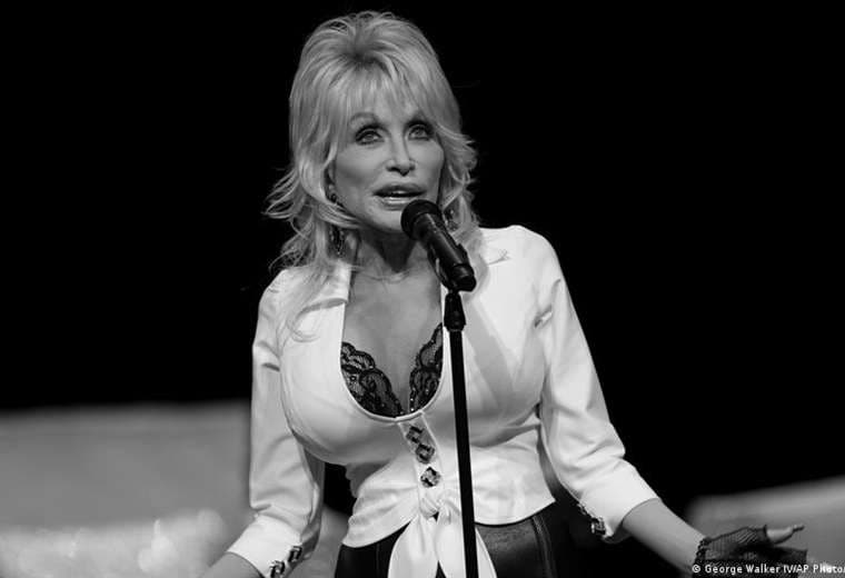 Celebridades rinden tributo a la fallecida Dolly Parton