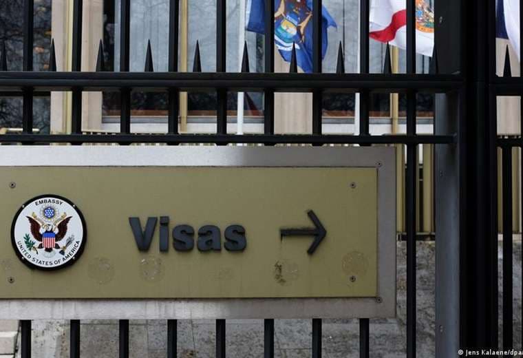 EE. UU. pausa a nivel mundial las citas para visas de inmigración