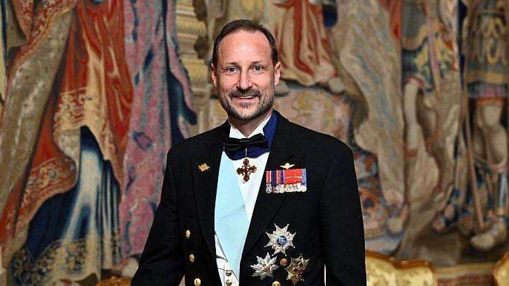 Haakon VIII hereda el trono de Noruega y una monarquía golpeada por escándalos