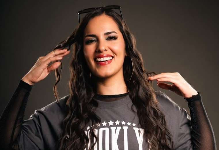 Artista tica Mariel estrena 'Besito robado' y pone en la mira los Grammy
