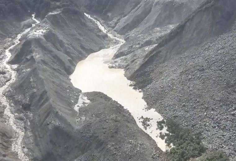 El lago que hace temer que se produzca una nueva avalancha en la frontera de Nepal y Tíbet