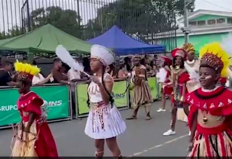 Grand Parade llenará de música, color y tradición las calles de Limón este lunes