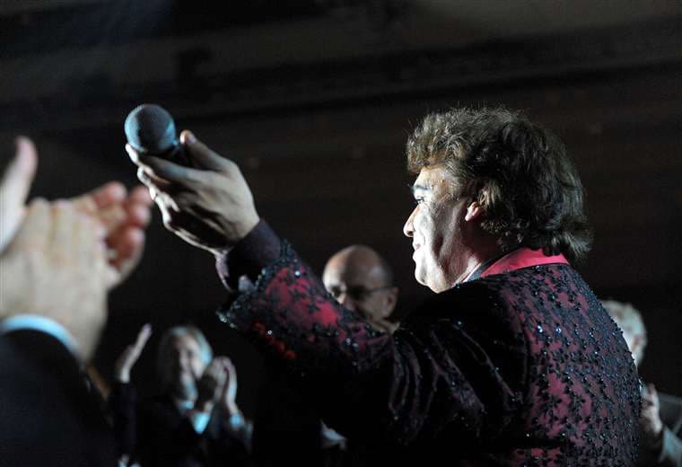 Juan Gabriel revive en Teatro Espressivo con homenaje especial para celebrar a mamá