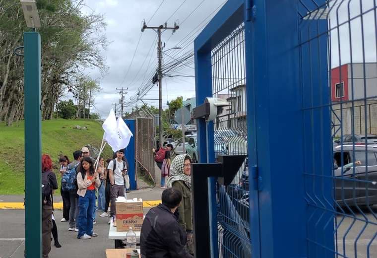 Estudiantes vuelven a protestar en sedes del TEC en reclamo por problemas con becas