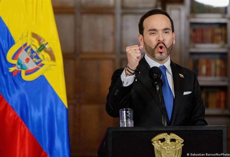 De la Espriella promete "mano de hierro" tras atentado que deja un muerto en Colombia