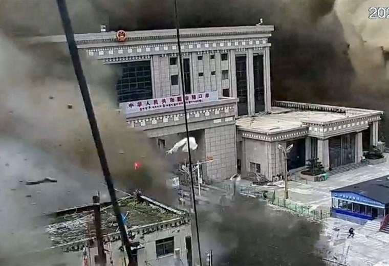 Cómo fueron últimos minutos antes de que inundaciones arrasaran frontera entre Nepal y China