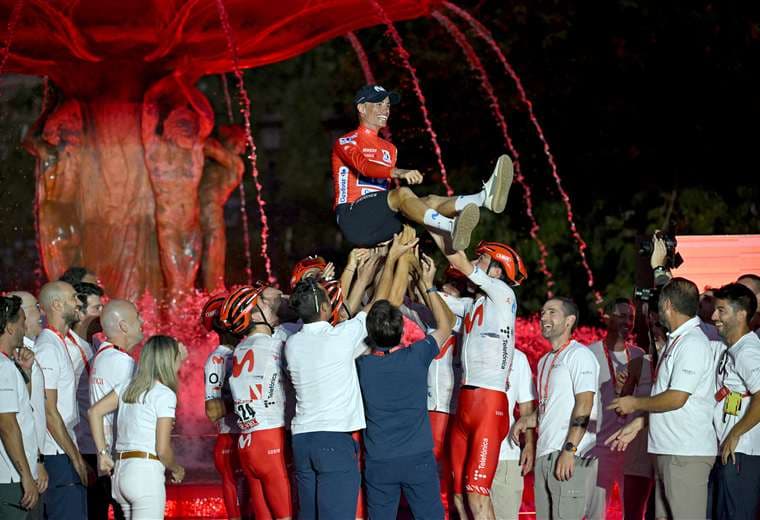 Enric Mas toca la gloria en Granada con su primera Vuelta a España