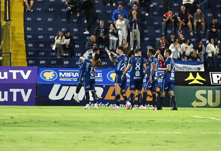 Cartaginés propina doble golpe: tumba a la Liga y le quita liderato a Saprissa