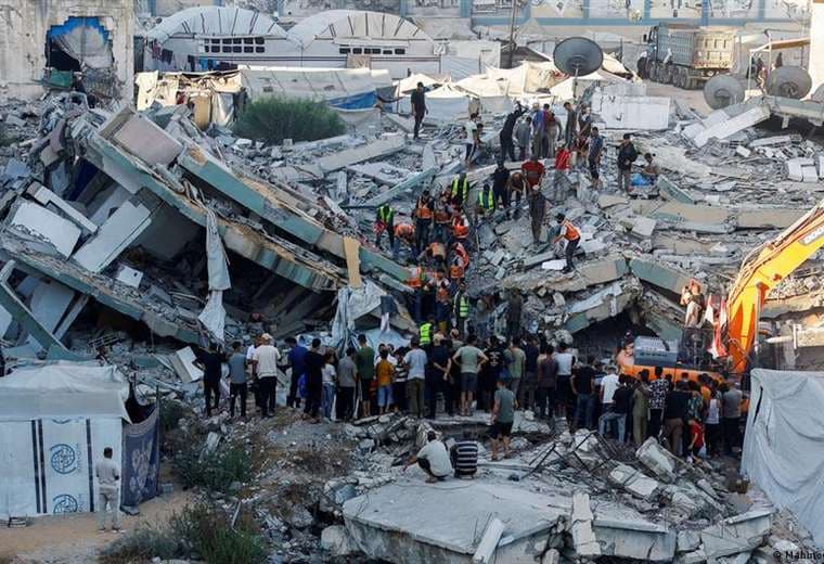 Colapso de edificio en Gaza: 20 muertos y 60 desaparecidos