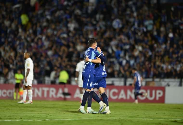 Cartaginés clasifica a semifinales de la Copa Centroamericana y deja a Saprissa en el camino
