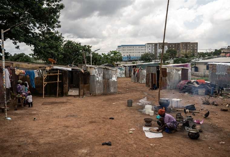 Mueren 48 personas en Nigeria por consumir alcohol adulterado