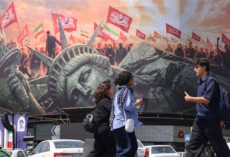 Irán responde a los ataques de EE. UU. golpeando sus bases en Oriente Medio