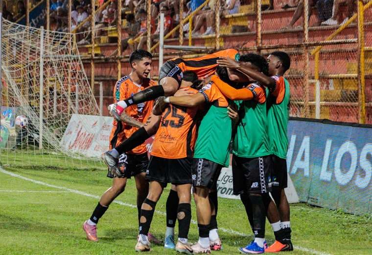 Puntarenas vence a Escorpiones en el Lito Pérez