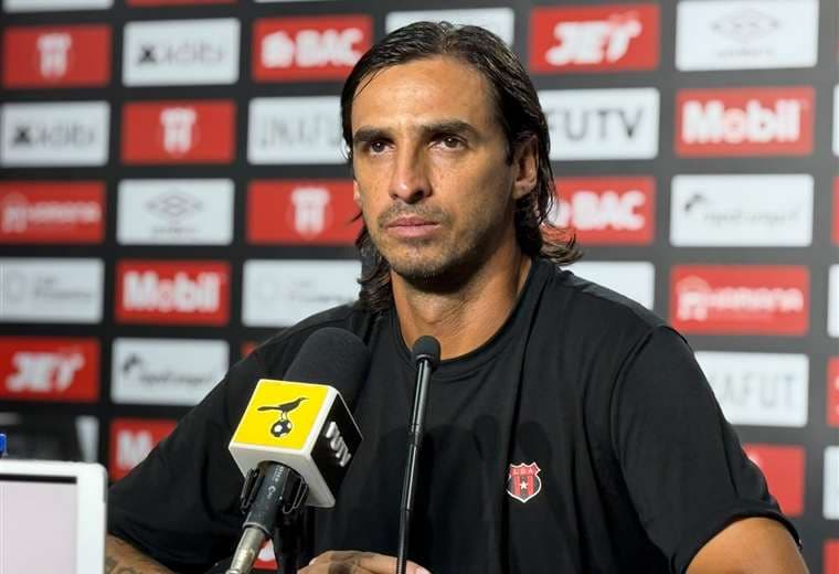 Familia, fútbol y el futuro: así fue la conferencia de Bryan Ruiz