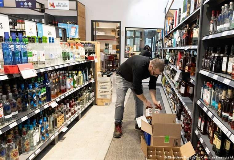 Entra en vigor veto de Estados Unidos a importaciones de Canadá