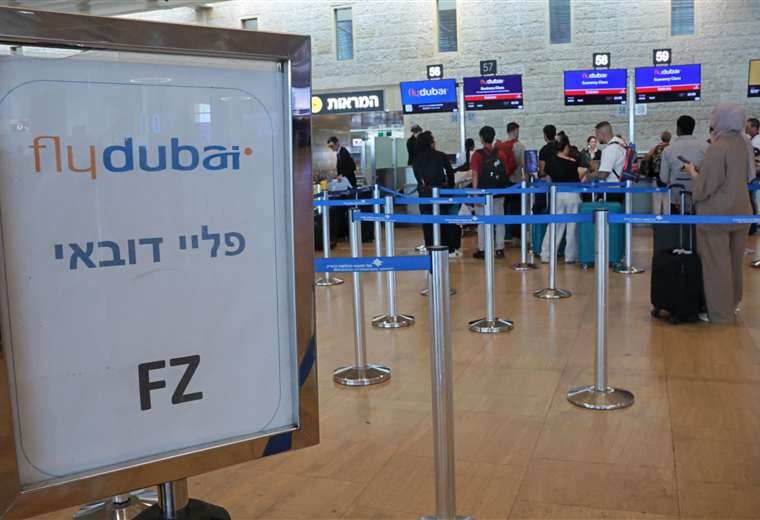 Un avión de FlyDubai con destino Tel Aviv aterriza en Arabia Saudita por un "incidente"