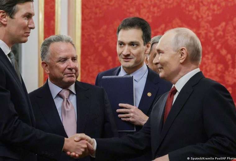 Putin se reúne con emisarios de la Casa Blanca en Moscú