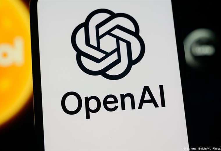 IA de OpenAI toma el control de foro para programadores en Alemania
