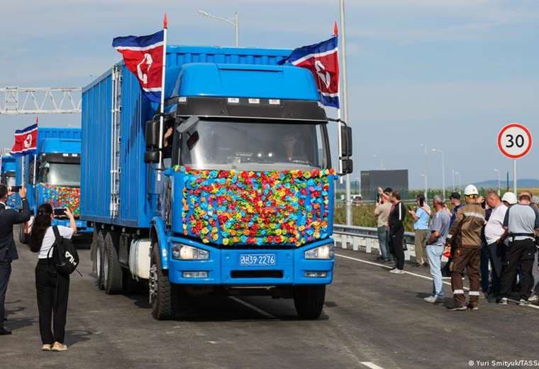 Rusia y Corea del Norte inauguran un puente que les une por primera vez por carretera