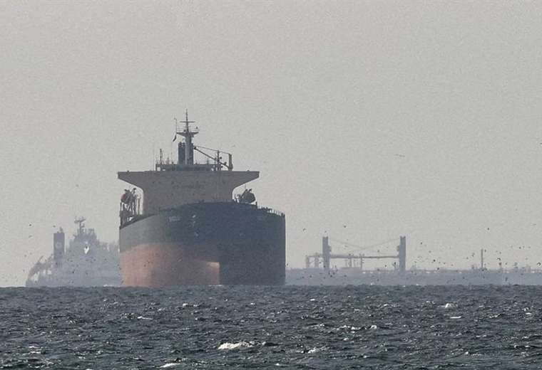 Se intensifican ataques a buques en estrecho de Ormuz