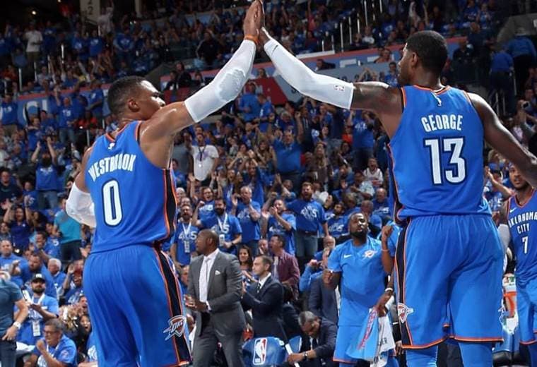 Russell Westbrook y Paul George, jugadores de los Thunder de Oklahoma City.