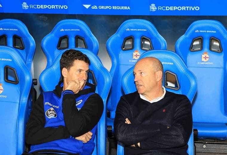 Pepe Mel (der) fue destituido como técnico del Deportivo La Coruña.