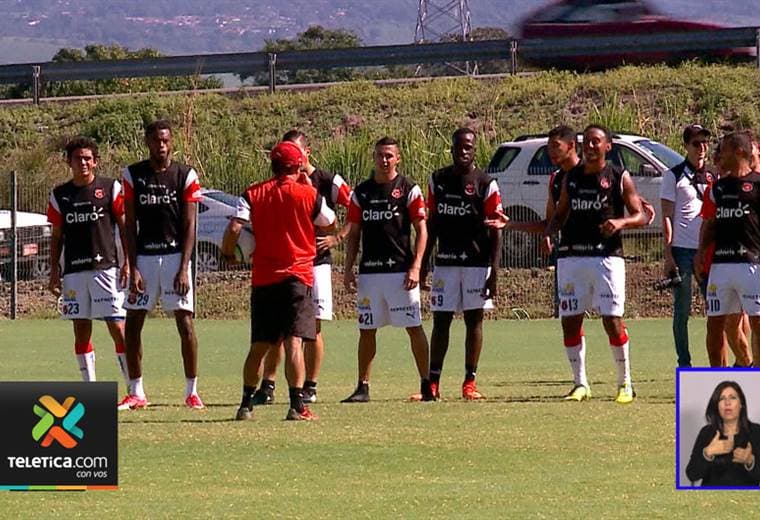 Jugadores de Alajuelense se reunieron para buscar soluciones ante la crisis deportiva 