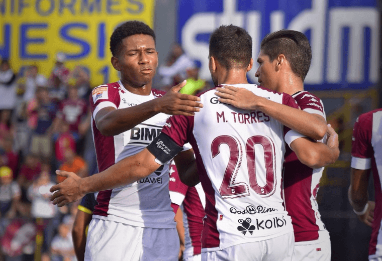 Mariano Torres marcó de penal el primer gol del Saprissa.|Saprissa Oficial