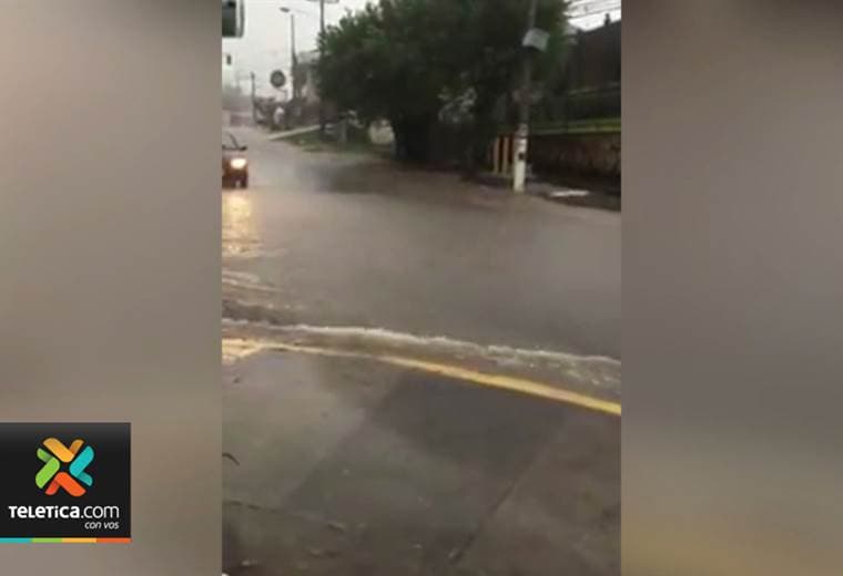 Tormenta eléctrica intensa y algunas inundaciones tras lluvias de últimas horas