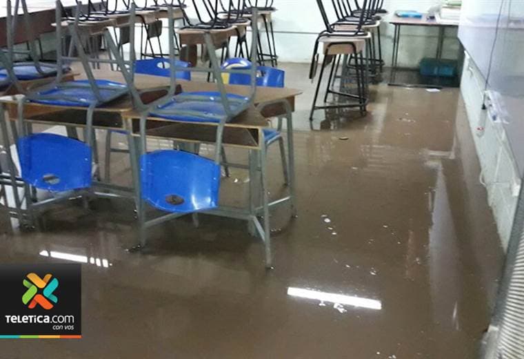 Lluvias de este lunes ocasionaron inundaciones en Parrita