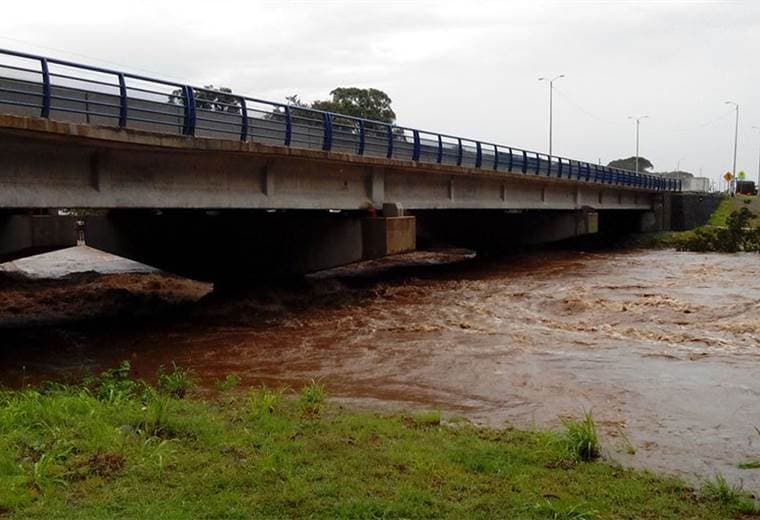 Los ríos Corobicí y Cañas tienen un cauce mayor del habitual por fuertes lluvias en Guanacaste