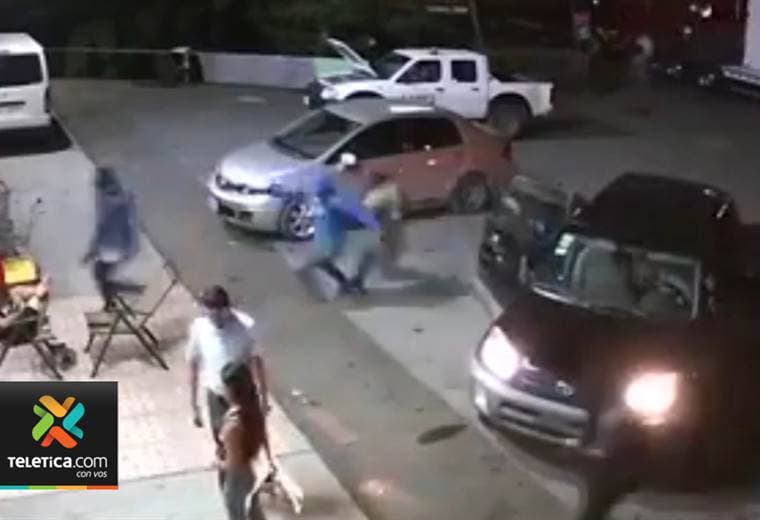7 hombres armados asaltaron supermercado en Limón