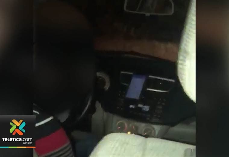 Video muestra aparente agresión de un chofer de Uber a una usuaria
