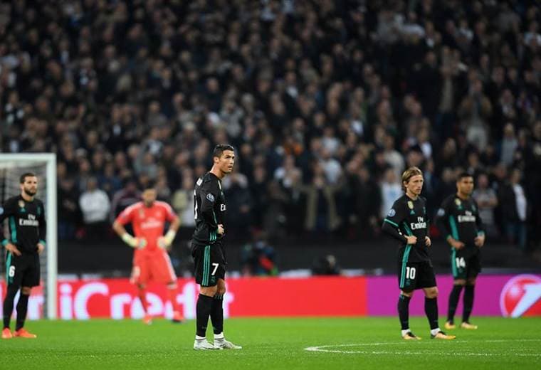 Jugadores del Real Madrid lamentan la derrota ante el Tottenham.|UEFA Champions League en Facebook