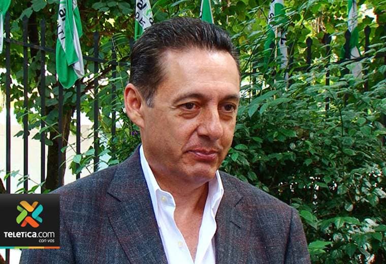 Álvarez Desanti experimenta una fuerte caída en las encuestas a tres meses de elecciones