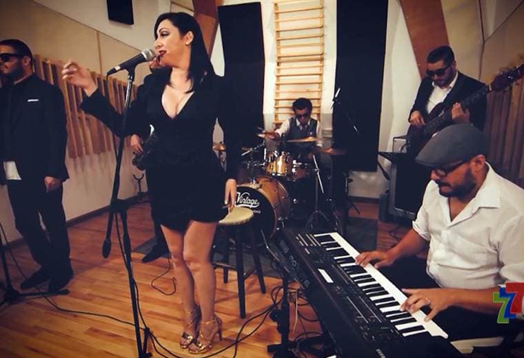 Ellos son Go For Vintage, una banda costarricense que produce covers, pero bajo el concepto musical del post-modern.