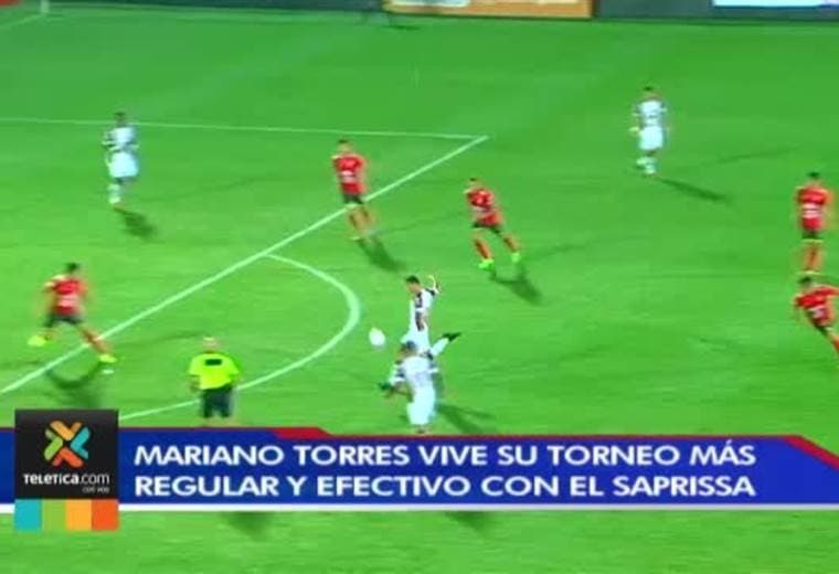 Mariano Torres se consolida como referente en la media cancha de Saprissa