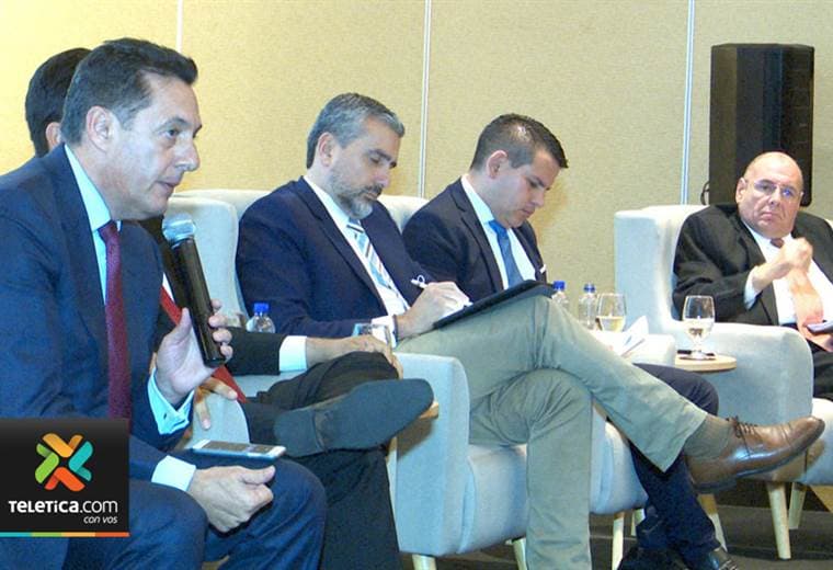 Cadexco desarrolló un conservatorio con candidatos a la presidencia