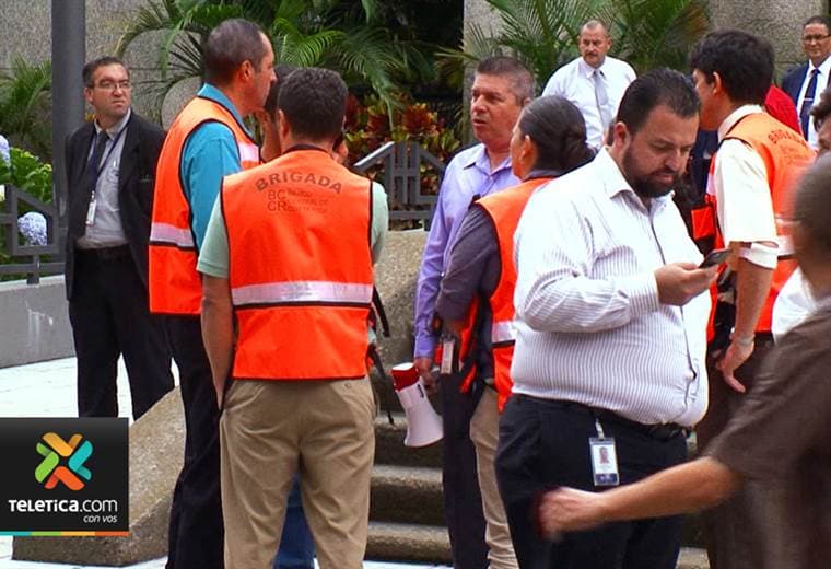  Banco Central y Banco de Costa Rica fueron evacuados por falsas amenazas de bomba