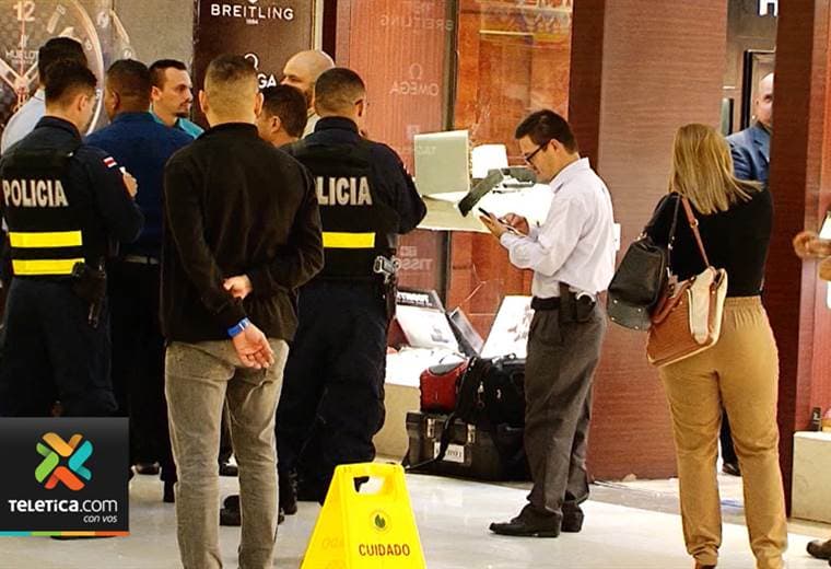 Nadie llamó a la policía tras robo en joyerías de Escazú