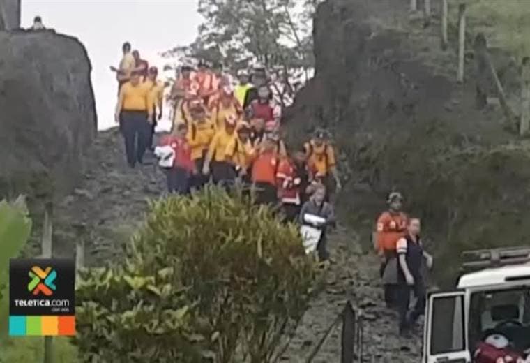 Denunciarán ante fiscalía a guía que facilitó ingreso de turistas a la cima del volcán Arenal