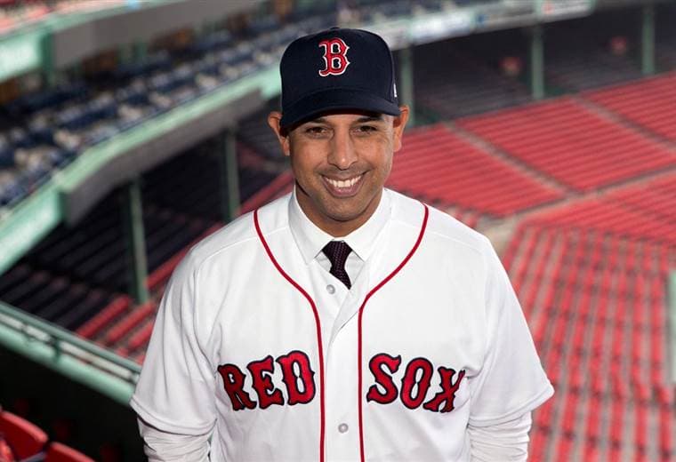 El puertorriqueño Alex Cora es el manager de los Los Medias Rojas.|Red Sox en Twitter