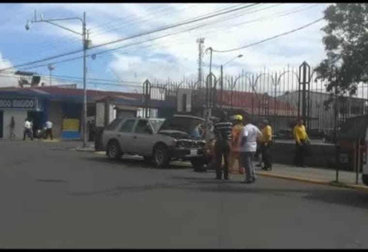 Choque y vuelco en San Ramón. Video cortesía de Ahora Las Noticias
