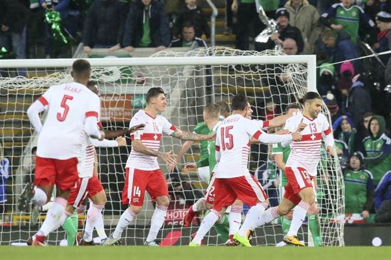 Suiza sacó ventaja en el primer partido de repechaje ante Irlanda del Norte.|AFP