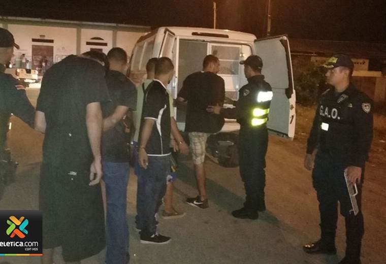 Detenidos 7 sujetos sospechosos de asaltar camión con pollo en Barranca