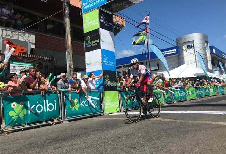 Efrén Santos Efrén Santos (Canel’s-Specialized) ganó la primera etapa de la Vuelta a Costa Rica 2017. 
