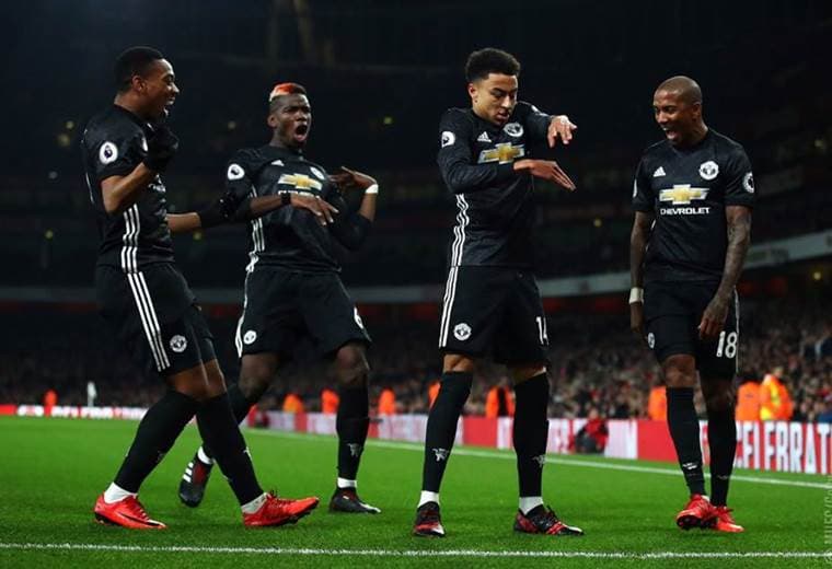 Jugadores del Manchester United celebran una de las anotaciones ante el Arsenal.
