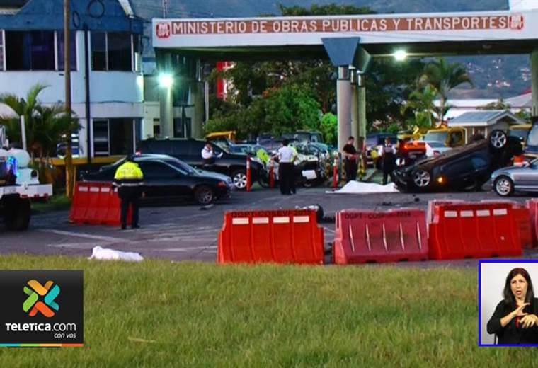 Una persona fallece en centro comercial y dos más en accidente de tránsito en San José