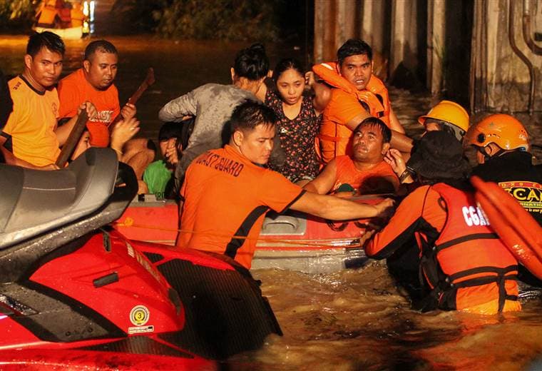 Muertes en Filipinas por tormenta tropical aumentan.